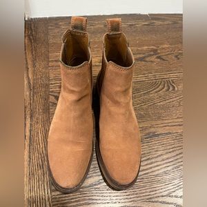 Clark Camel Colored Suede Chelsea Boots